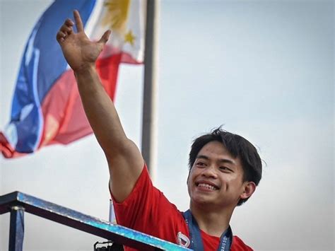 Chavit Singson advises Carlos Yulo: Make first move to reconcile .